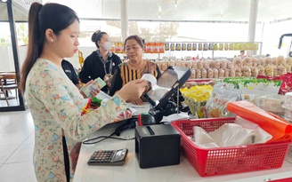 Đi vệ sinh, giữ xe... cũng phải xuất hóa đơn?
