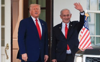 Ông Trump kêu gọi Iran 'đầu hàng vô điều kiện', lãnh tụ Iran đăng 'trận chiến bắt đầu'