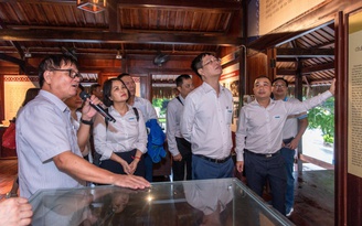 Tương xứng tầm vóc lịch sử