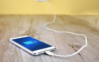 Mẹo giúp điện thoại sạc pin nhanh hơn