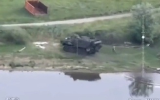 Binh sĩ Nga táo bạo cướp xe bọc thép Ukraine?