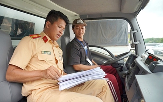 Thi bằng lái xe: Học thật, thi thật để giao thông an toàn hơn!