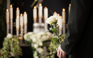 Nghề mai táng ở TP.HCM: Để cho cái chết nhẹ nhàng hơn