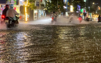 Áp thấp nhiệt đới hướng vào Biển Đông, dự báo miền Bắc mưa lớn 5 ngày