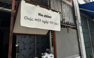 Bảng hiệu dễ thương ở quán cà phê, tiệm tóc TP.HCM: Ai đi ngang cũng mỉm cười