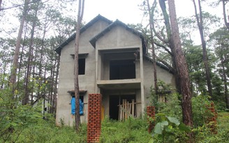 Những 'biệt thự ma' gây nhếch nhác cảnh quan du lịch Măng Đen