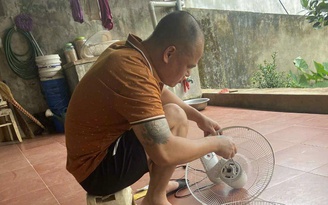 'Đại trưởng bối' tiên phong tiết kiệm điện cho cả xóm