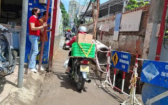 Thi công hẻm quá lâu, đi lại khó khăn