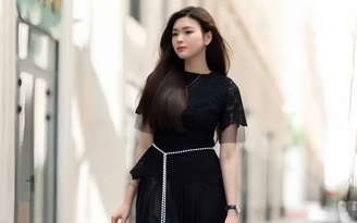 Vẻ đẹp kiêu sa của váy đính ngọc trai