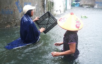 Bão số 3 mạnh cấp 8, Hà Nội mưa giông trở lại