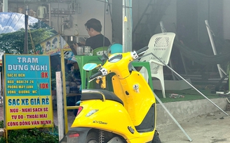 Trạm sạc xe điện nở rộ ở các quán cà phê TP.HCM: Giá rẻ, combo ăn uống...