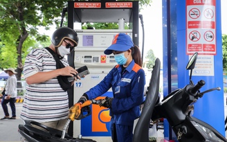 Giá xăng dầu hôm nay 23.7.2025: Ngày mai xăng trong nước giảm, dầu tăng?