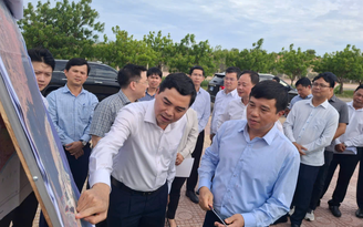 Bí thư Lâm Đồng Y Thanh Hà Niê Kđăm khảo sát các dự án ven biển