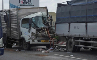 Tai nạn ở dốc cầu Cần Thơ, tài xế xe tải tử vong