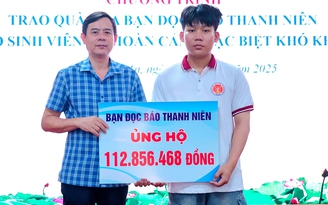 Trao, chuyển tiền bạn đọc giúp các hoàn cảnh khó khăn