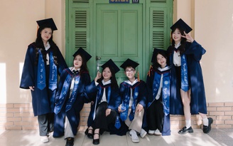 Sash ‘cháy đơn’ trong mùa tốt nghiệp