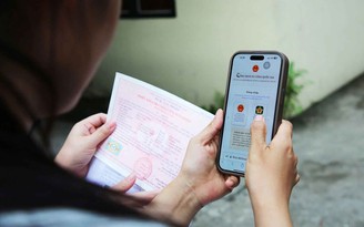 Người dân bất ngờ khi chỉ mất vài phút để đăng ký xe