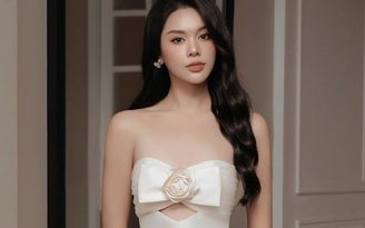 Váy cúp ngực tôn lên nét đẹp hiện đại và khí chất thanh lịch của nàng