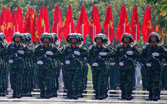 Chiến sĩ đẫm mồ hôi, 'gồng mình' trên mặt đường ảo ảnh luyện tập cho nhiệm vụ A80