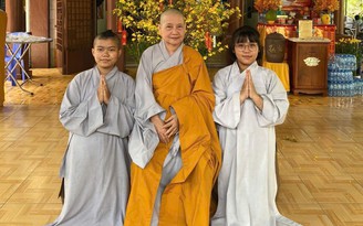 Có một người mẹ mang tên sư phụ
