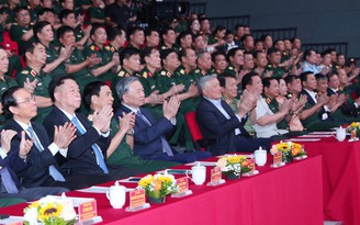 Tổng Bí thư Tô Lâm dự giao lưu nghệ thuật 'Khắc ghi lời Bác - vang nhịp quân hành'