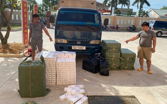 Tây Ninh: Phát hiện xe tải giấu 9.300 bao thuốc lá lậu trong vách ngăn