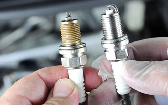 Bugi ô tô thường có tuổi thọ bao lâu, vì sao nên thay toàn bộ cùng lúc?