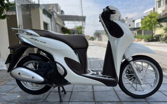 Làm sao tránh ố vàng dàn nhựa trắng trên xe máy?