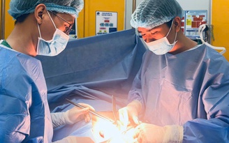 Đau âm ỉ vùng bụng, đi khám phát hiện khối u trong dạ dày