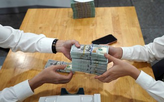 Giá USD hôm nay 7.7.2025: Biến động trái chiều