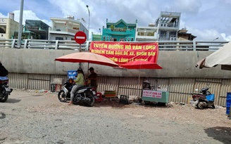 Có biển cấm vẫn buôn bán bát nháo