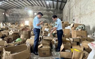Phát hiện kho hàng lớn nhập lậu tinh vi từ Trung Quốc