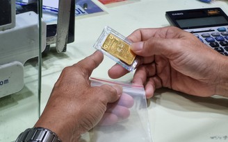 Giá vàng hôm nay 11.8.2025: Lao dốc không phanh từ đỉnh kỷ lục