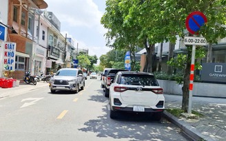 Đậu xe tràn lan dưới biển cấm