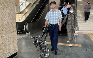 Vụ cấm mang xe đạp điện lên tàu metro: Do nhân viên Hanoi Metro tự thông báo?