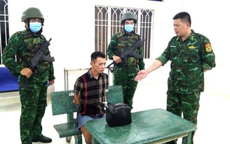 Dùng xe máy chở hơn 3,6 kg ma túy từ Campuchia về Việt Nam