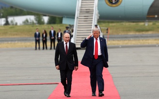 Hai ông Trump - Putin họp thượng đỉnh sau màn chào đón thảm đỏ ở Alaska