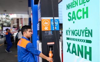 Giá xăng dầu hôm nay 15.8.2025: Xăng RON95 về dưới mốc 20.000 đồng/lít