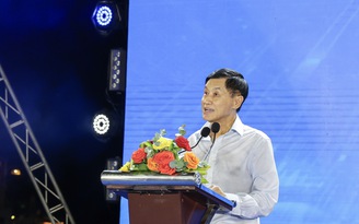 Ông Johnathan Hạnh Nguyễn đồng hành cùng 1.050 học sinh khó khăn tỉnh Khánh Hòa