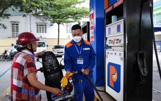 Giá xăng dầu hôm nay 21.8.2025: Bật tăng trước giờ điều hành giá trong nước