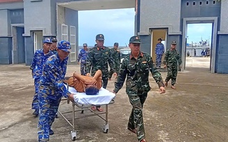 Bệnh xá đảo Trường Sa cấp cứu kịp thời ngư dân bị bỏng mắt