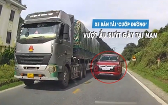 Xe bán tải 'cướp đường' vượt ẩu trên đèo, suýt gây tai nạn đối đầu