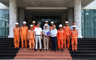 44 cán bộ, nhân viên PC Quảng Ngãi hỗ trợ khắc phục hậu quả bão Kajiki