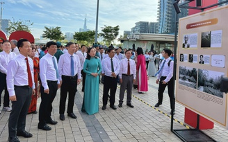 Triển lãm '80 năm - dấu ấn vàng son' ở công viên bờ sông Sài Gòn