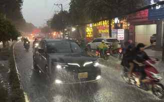 Xe điện không bị thủy kích, chạy vào đường ngập nước: Sai lầm của nhiều tài xế