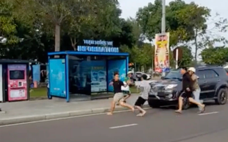 Hỗn chiến giữa 2 nhóm trông giữ xe tại quảng trường ở Gia Lai