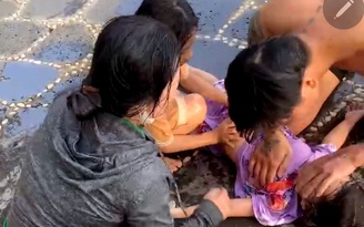 Vụ bé gái đuối nước tím tái dưới hồ bơi: Bài học cảnh tỉnh phụ huynh
