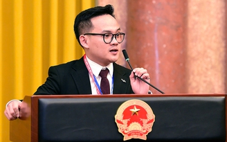 Chung dòng máu Lạc Hồng: Người thầm lặng hỗ trợ du học sinh VN