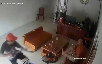 Người đàn ông bị chém đứt lìa tay khi đang ngồi trong nhà