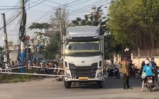 TP.HCM: Va chạm xe tải trên đường đi làm, nữ công nhân tử vong thương tâm